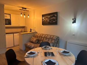 Studio skis aux pieds, 3 pers, centre Méribel, balcon, TV, fibre - FR-1-180-638