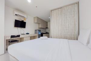 Fancy and Nice Studio Apartment at Tuscany Residence By Travelio