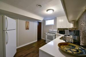 Comfy 1BR King Near Omaha Hotspots