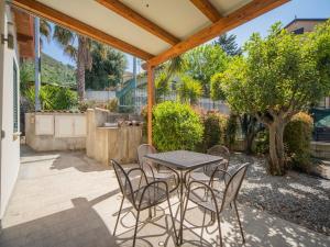 Apartment in Gasponi with Mountain Views