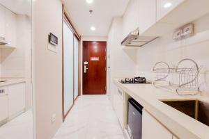 Wonderful and Comfortable Studio Sky House BSD Apartment By Travelio