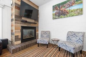 2 Hot Tubs, Great Mountain Views, Washer & Dryer in Unit