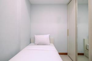 Comfortable and Simply Look 2BR Royal Heights Apartment By Travelio