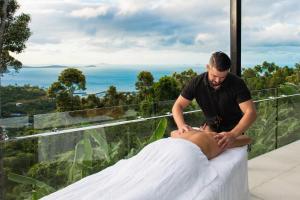 Nine Islands Airlie Beach Luxury Holiday Home with ocean views