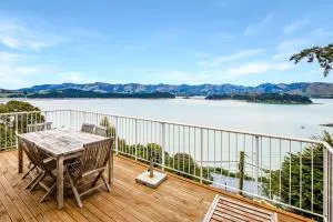 Bayview Beauty - Charteris Bay Holiday Home -  Lyttelton