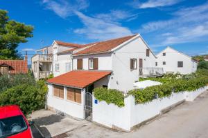 Holiday house with a parking space Milna, Brac - 20140 - 4hvězdičkové hotely ve městě Milna