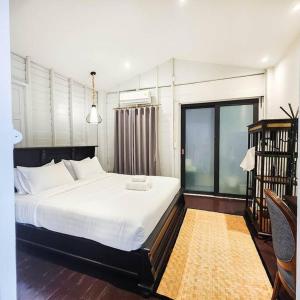 Siraburi boutique pool villa at Center of old town