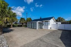 Home In Kensington - Hikurangi