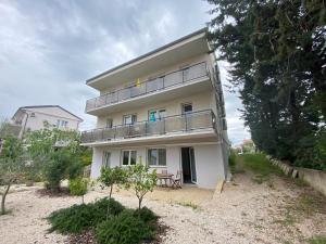 Apartments with a parking space Krk - 22454