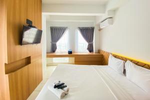 Comfort 1BR at Patraland Urbano Apartment By Travelio