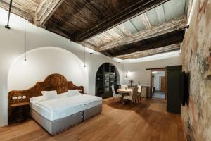 Deluxe Suite with Bath Tub room in Hotel Clemar
