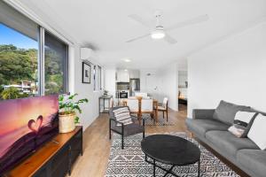 Salty Sea Breeze Burleigh Beachside Escape