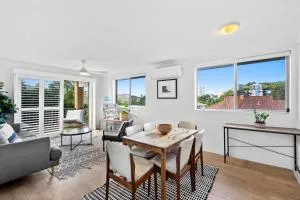 Salty Sea Breeze Apartment 500m to waters edge - Burleigh Heads