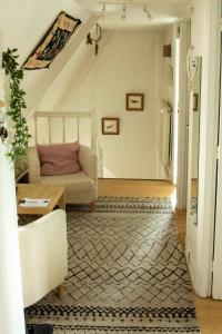 Appartements Seine-Front Apt in Stone House with parking and garden, Lacroix Island : photos des chambres