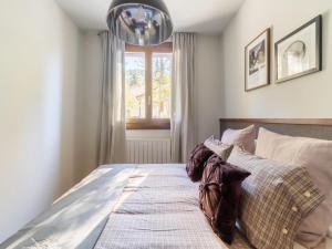 Stone Chalet near Benasque and Scenic Lake