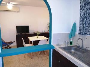 Casa Turquesa enfrente de parque