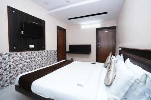 Hotel Madurai near Central Bus Stand, Udaipur