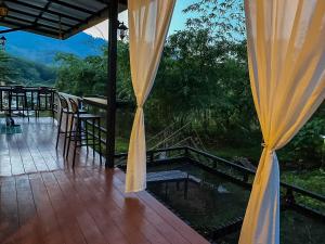 บ้านชมธาร บ้านสวนสราญชล