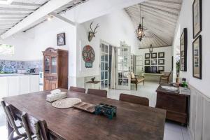 2-BR Tropical Pool Villa in Central Seminyak - Hideaways