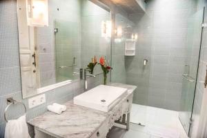 2-BR Tropical Pool Villa in Central Seminyak - Hideaways