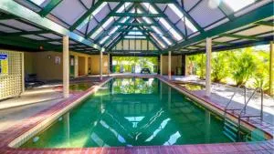 Fairy Wren Cottage in Raffertys Resort - Lakeside