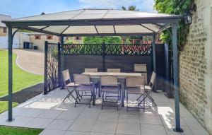 Maisons de vacances Awesome Home In Rubercy With Sauna : photos des chambres