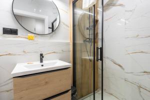 Global Park Deluxe Studio by BookingHost