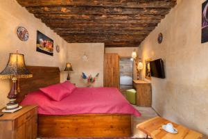 World Cave House - Hotel & Swimming Pool