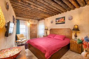 World Cave House - Hotel & Swimming Pool
