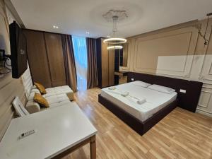 Square 21 Apartment