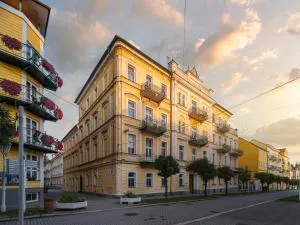 Otava - vedlejší budova - 弗兰季谢克矿泉镇