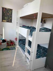 Apt lumineux 2 chambres, à 2 min de la plage