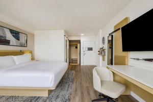Corner King Room room in Hotel Preston Nashville Airport