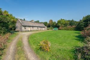 Traditional style thatched cottage in Kenmare