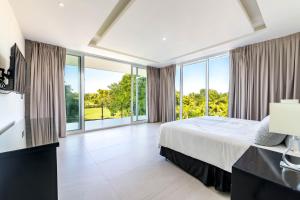 Modern Brand New Villa with Pool, Jacuzzi, Chef at Cocotal Golf & Country Club