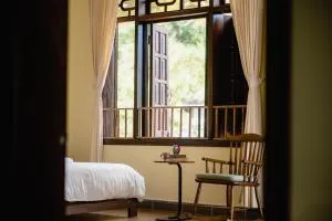 A Little Home Mang Den - Kon Klang