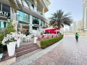 Spacious studio apartment in Dubai Marina close to metro and beach