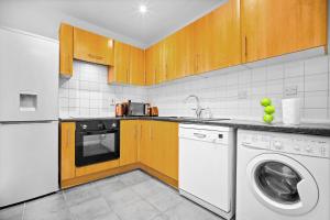 Stylish Two Bedroom Apartment - City Centre - JQ - Balcony - Netflix 11B