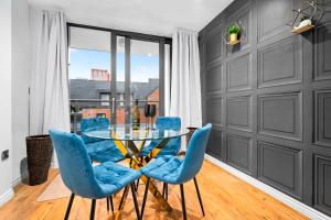 Stylish Two Bedroom Apartment - City Ceentre - Balcony - JQ - Netflix & Wifi - 11B