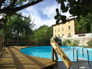 Lovely holiday home in Montefiridolfi with hill view