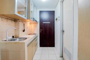 Homey and Tidy Studio Serpong Greenview Apartment By Travelio