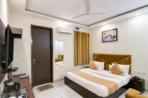 Hotel De Hocks Deluxe - New Delhi Railway Station