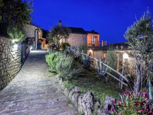 Gorgeous Apartment with Pool near Sibillini Mountains
