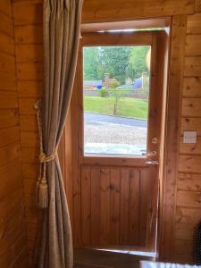 3 Bedroom Lodge Hotub pool in Horsley Surrey UK