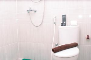 Comfortable Design Studio Room at Vasanta Innopark Apartment By Travelio