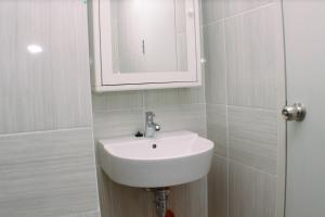 Comfortable Design Studio Room at Vasanta Innopark Apartment By Travelio