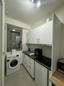 Cozy Central Studio near Athens Concert Hall