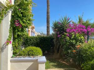 La Perla Beachfront 3 bed Apartment Casares Costa