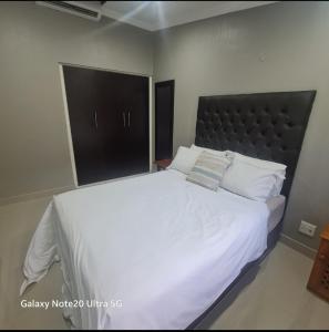 Shakas rock chalet 20