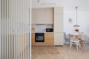 Słoneczna Comfy Apartment with Balcony & Parking Katowice by Noclegi Renters